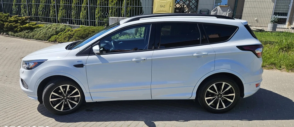 Ford Kuga cena 69900 przebieg: 91600, rok produkcji 2017 z Gdańsk małe 211